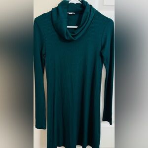 Socialite Forrest Green Scoop Neck Woman’s XS Long Sleeve Knee Length Dress